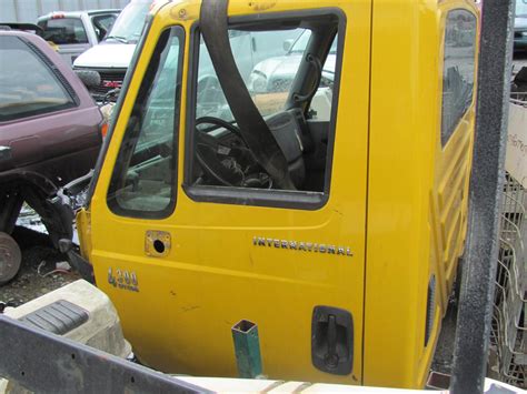 2005 4300 International Semi Truck Cab comes with several other ...