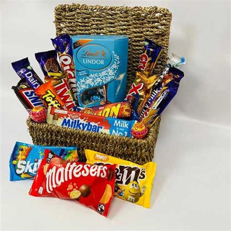 Personalised Sweet Hamper - UK | Get Personalised Gifts