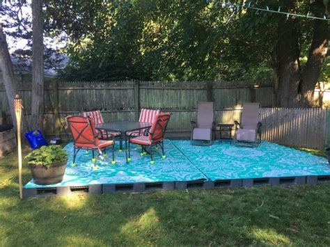 Renters Patio- Plastic Pallet Patio | Hometalk