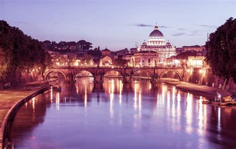 Night View of San Pietro (Saint Peter Basilica) in Rome Stock Photo ...