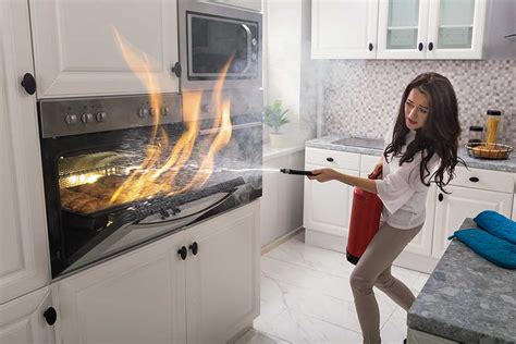 10 Kitchen Fire Safety Tips: Stovetop & Oven Safety – Kitchen Acorns