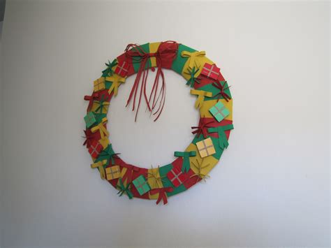 Crafts and Digital Dollars: Toilet Paper Roll Wreath