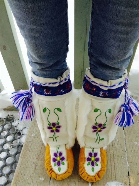 Beautiful mukluks!!! | Beaded moccasins, Moccasin pattern, Bead work