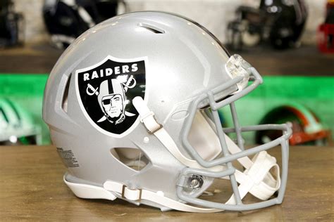 Las Vegas Raiders Riddell Speed Authentic Helmet – Green Gridiron, Inc.