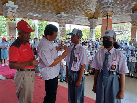 SMP Lab Undiksha Ikuti Pelantikan Pengurus PMR 2023 - Sekolah Laboratorium Undiksha