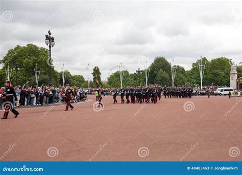 Changing Of The Guards Ceremony At Buckingham Palace Editorial Stock ...