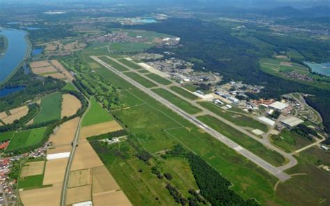 Aeroporto Di Karlsruhe Badenbaden - Fotografie stock e altre immagini ...