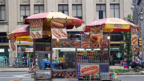 The $30 hot dog: New York street vendor caught ripping off tourists ...