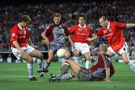 Man Utd 2 Bayern Munich 1 in May 1999 in Barcelona. United struggle to clear the ball away i ...