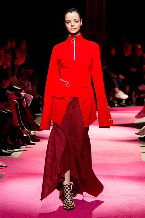 London Fashion Week Fall 2016 - Best London Fall 2016 Runway Fashion