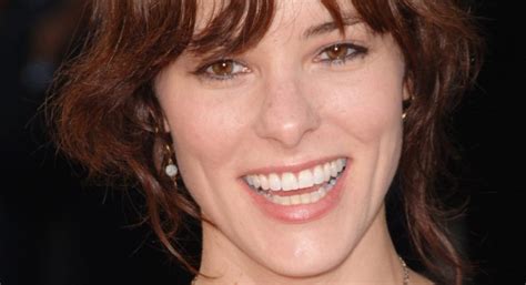 Parker Posey's Shoe Size and Body Measurements - Celebrity Shoe Sizes