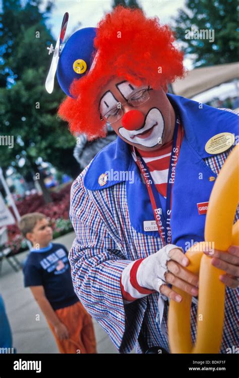 Clown making balloon animals for children and adults Stock Photo - Alamy