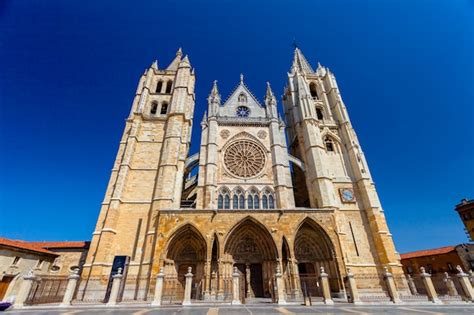 Premium Photo | Cathedral of leon, spain