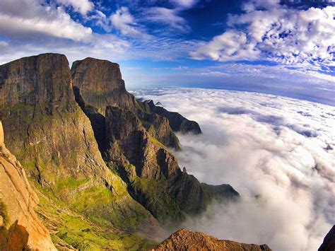 Mont-Aux-Sources Trail up to the Amphitheater Ridge -Ukhahlamba ...