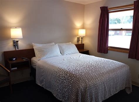 BAY MOTEL $82 ($̶9̶1̶) - Updated 2024 Prices & Hotel Reviews - Green Bay, WI