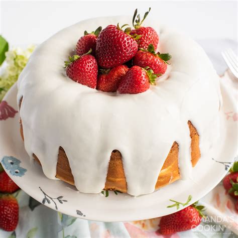 Strawberry Bundt Cake - Amanda's Cookin' - Cake & Cupcakes