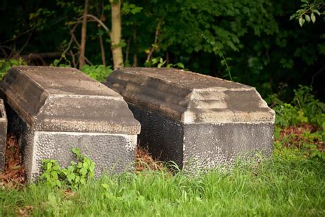 Mausoleum Burial Guide: Types, Benefits & Cost | Mausoleums.com