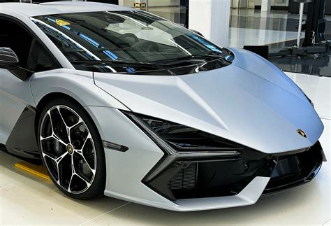 Lamborghini Revuelto or how to sell an emotion - Transportation