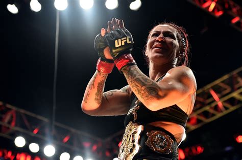 UFC champ Cris Cyborg is about to become a mom - MMAmania.com