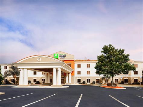 Pet-Friendly Hotel in Inverness, FL | Holiday Inn Express & Suites Inverness-Lecanto