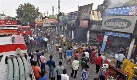 Gurgaon: Shoppers panic as two shops gutted in Sector 15 market - gurgaon - Hindustan Times