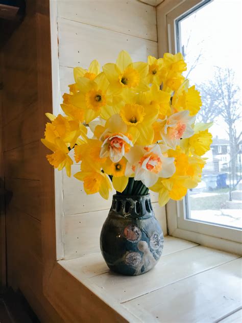 Bountiful Daffodil Bouquet - LISA YORK ARTS