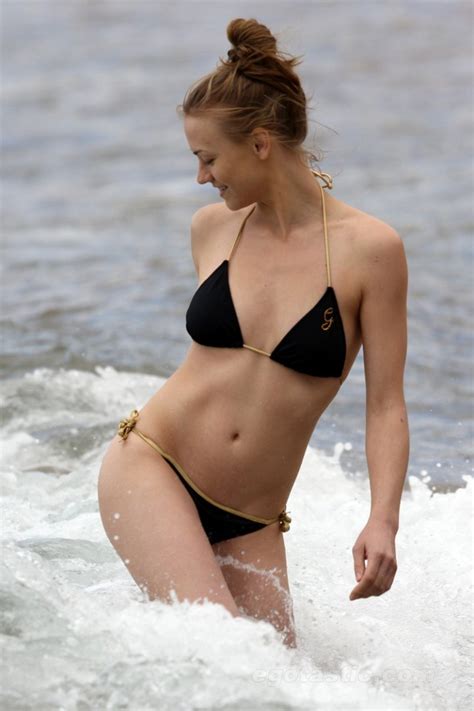 CHUCK: Special Hot Yvonne Strahovski in Bikini