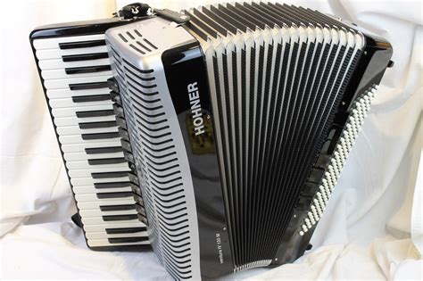 NEW Black Hohner Ventura IV 120M Piano Accordion LMMM 41 120