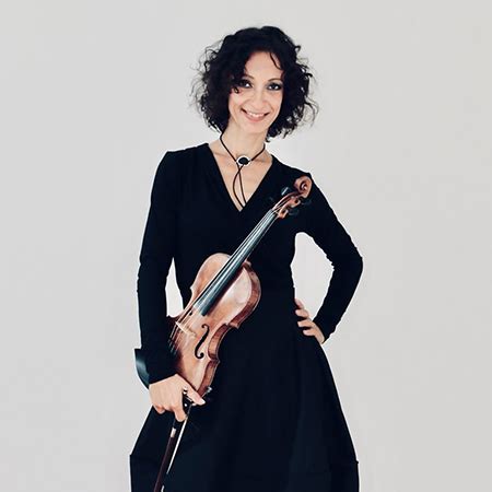 Hire Solo Female Violinist - Modern Violin Player Berlin | Scarlett ...