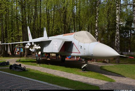 Yakovlev Yak-141 (Yak-41) - Russia - Navy | Aviation Photo #4092133 | Airliners.net