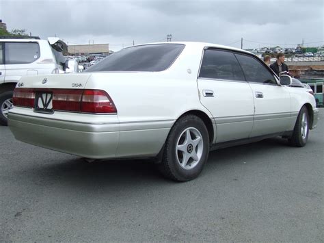 1997 Toyota Crown specs