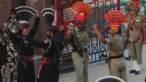 Pakistanis turn flag ceremony near Indian border into rally | Fox News