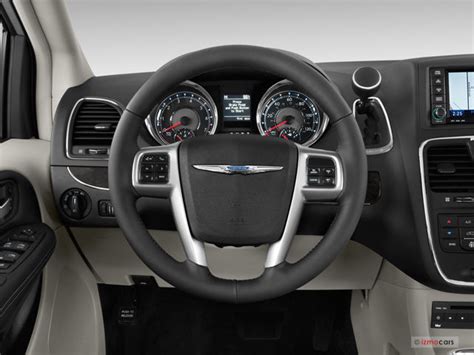 2016 Chrysler Town & Country: 37 Interior Photos | U.S. News