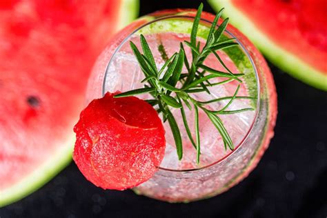 Cold refreshment non-alcoholic watermelon drink, top view - Creative Commons Bilder