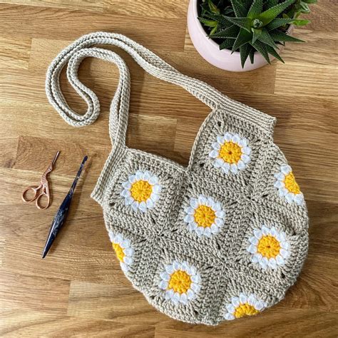 Daisy granny square tote bag crochet pattern downloadable - Etsy España