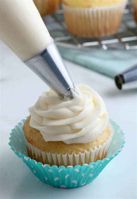 SIMPLE Cream Cheese Frosting - Simple Party Food