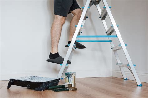 How To Use A Step Ladder | Storables