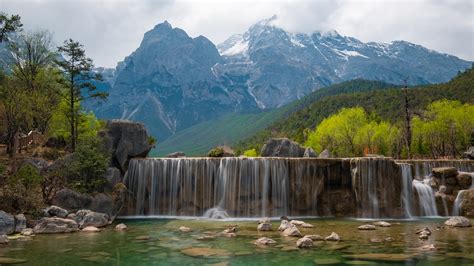 Blue Moon Valley at Jade Dragon Snow Mountain, Lijiang, Yunnan, China | Windows Spotlight Images