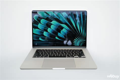 Ảnh thực tế chiếc MacBook 15 inch mỏng nhẹ nhất của Apple, giá chính ...