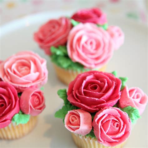 Rose cupcakes https://youtu.be/T5YT5ednHZ0 | Cake decorating tips ...