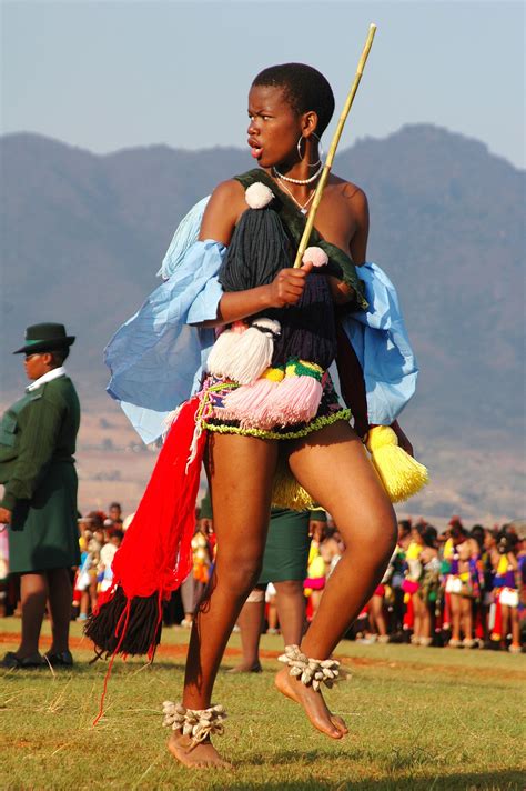 Swazi dancer at the reed festival South Afrika, African People, Real People, Maiden, Videos ...