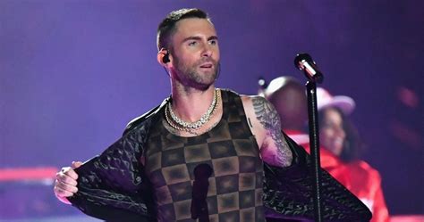 Maroon 5's halftime performance sparks hilarious meme