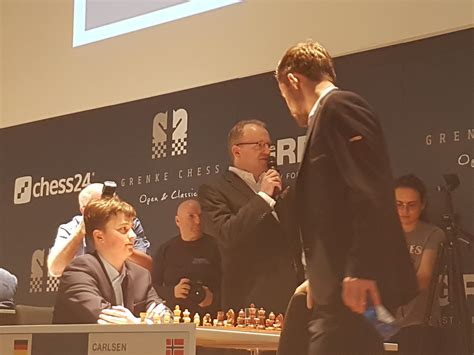 GRENKE Chess Classic: Vincent Keymer verlangt Weltmeister Magnus Carlsen zum Auftakt alles ab ...