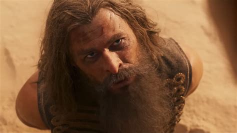 Chris Hemsworth is unrecognisable as warlord Dementus in first trailer ...