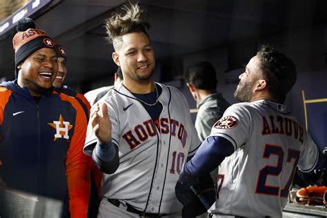 MLB insider: "I gasped when the broadcast just said that Yuli Gurriel ...