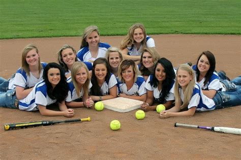 Team Pose | Softball team photos, Softball team pictures, Softball team