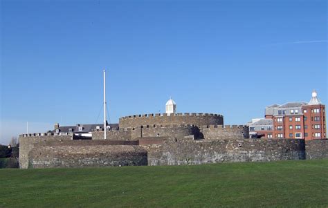 Deal Castle, Kent (2007) Historical Architecture, Palaces, Kent, Castles, History, Travel ...