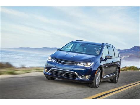 2020 Chrysler Pacifica Hybrid Pictures: | U.S. News