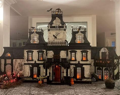 Pin by Luann Carnahan on Halloween in 2023 | Halloween haunted house ...