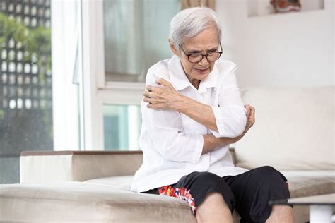 Dealing with Itchy Skin in the Elderly - BLDG Active